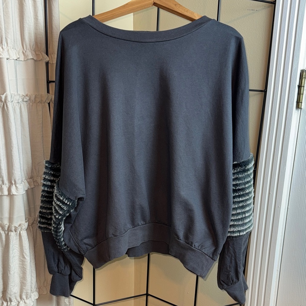 Young Fabulous & Broke On The Road Bella Faux Fur Bell Sleeves Sweatshirt Large
